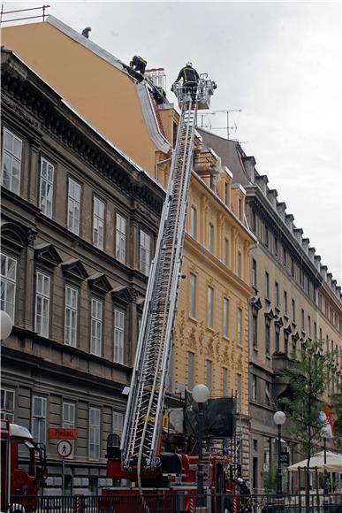 Lokaliziran požar krovišta Hoto grupe u Varšavskoj                                                                                                                                                                                              