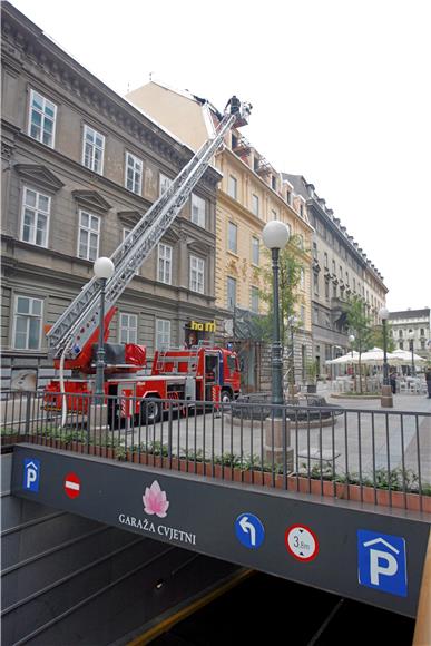 Lokaliziran požar krovišta Hoto grupe u Varšavskoj                                                                                                                                                                                              