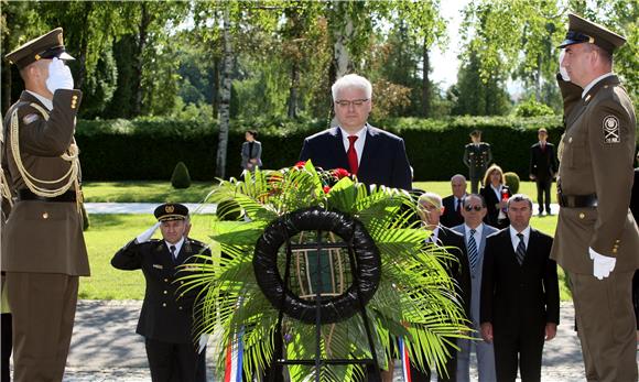 U povodu Dana državnosti hrvatski državni vrh položio vijence na Mirogoju                                                                                                                                                                       