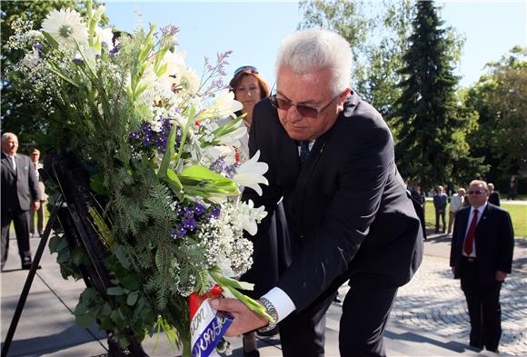 U povodu Dana državnosti hrvatski državni vrh položio vijence na Mirogoju                                                                                                                                                                       