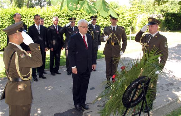 U povodu Dana državnosti hrvatski državni vrh položio vijence na Mirogoju                                                                                                                                                                       