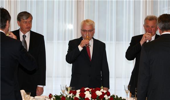 Predsjednik Josipović sa slovenskim i mađarskim predsjednikom                                                                                                                                                                                   