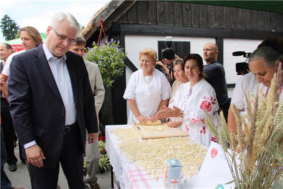 Koprivnica: Josipović na manifestaciji Podravski motivi                                                                                                                                                                                         