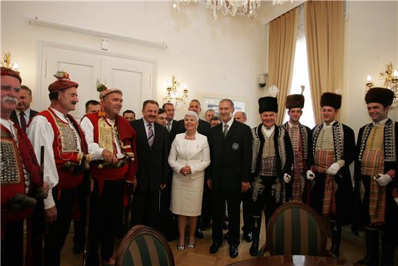 Pemijerka Kosor s izaslanstvom Viteškog alkarskog društva                                                                                                                                                                                       