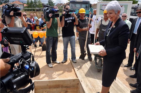 Knin - premijerka položila temeljni kamen za stambenu zgradu                                                                                                                                                                                    