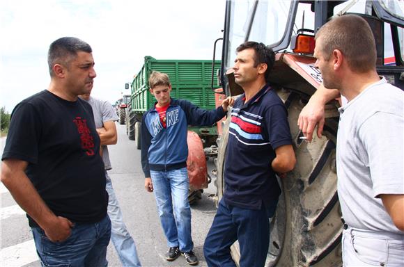 Prosvjedi upozorenja poljoprivrednika                                                                                                                                                                                                           