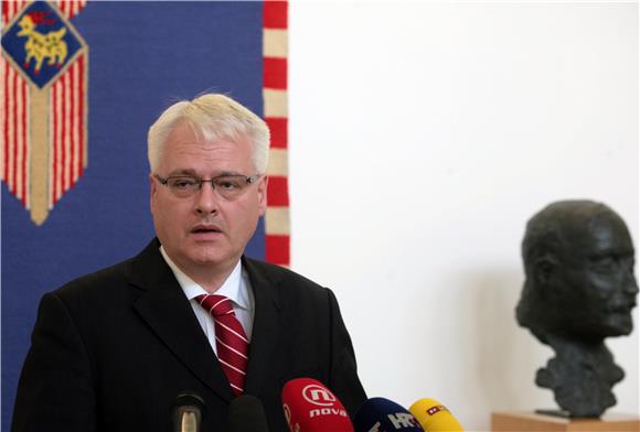 Josipović: Ne može biti pravnog posla kojim bi se zaobišao režim Osimskih sporazuma                                                                                                                                                             