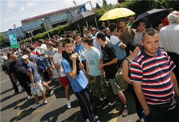 Redovi za kupnju ulaznica za utakmicu između Dinama i Malmoa                                                                                                                                                                                    