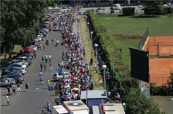 Redovi za kupnju ulaznica za utakmicu između Dinama i Malmoa                                                                                                                                                                                    