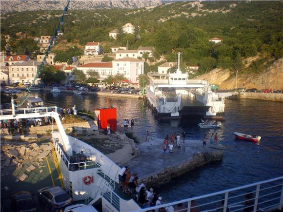 Počinje odsukavanje trajekta 'Barbat'                                                                                                                                                                                                           