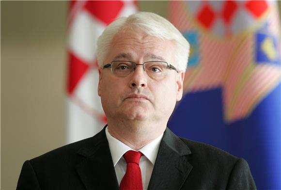 Josipović: Kosor bi trebala smijeniti Jandrokovića                                                                                                                                                                                              