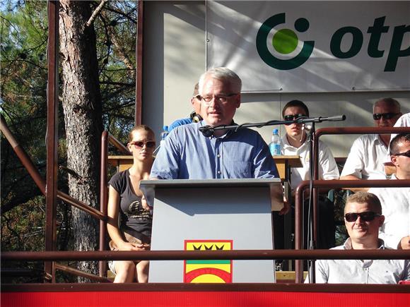 Predsjednik Josipović otvorio trku na prstenac                                                                                                                                                                                                  