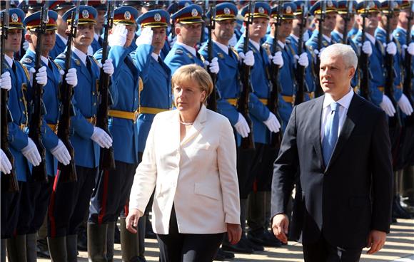 Merkel u Beogradu počela sastanak s Tadićem                                                                                                                                                                                                     