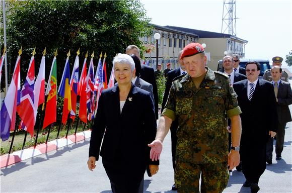 Premijerka Kosor u posjeti sjedništu KFOR-a                                                                                                                                                                                                     