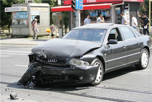 Dvije osobe na Trešnjevci poginule u sudaru tri automobila                                                                                                                                                                                      