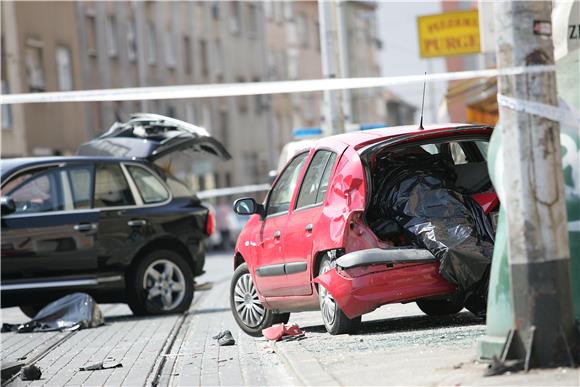 Dvije osobe na Trešnjevci poginule u sudaru tri automobila                                                                                                                                                                                      