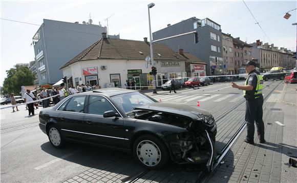 Dvije osobe na Trešnjevci poginule u sudaru tri automobila                                                                                                                                                                                      