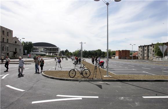 Bandić otvorio parking u kompleksu Paromlin                                                                                                                                                                                                     