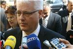 Josipović: ne uvlačite političare u tekuće kaznene postupke                                                                                                                                                                                     