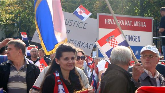 Nekoliko stotina Hrvata prosvjeduje u Den Haagu                                                                                                                                                                                                 