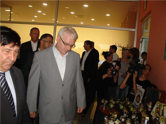 Josipović otvorio sajam bijelog tartufa                                                                                                                                                                                                         