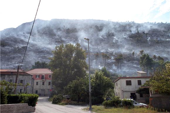 Proširio se požar kod Žrnovnice                                                                                                                                                                                                                 