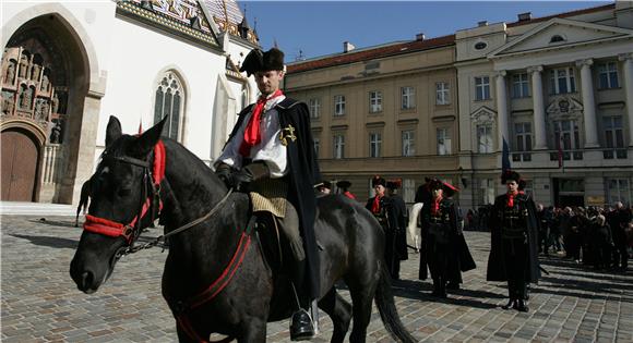 Dan kravate obilježen postrojavanjem Kravat-pukovnije na Markovu trgu                                                                                                                                                                           