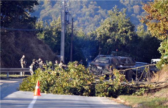 KFOR počeo uklanjati barikadu na sjeveru Kosova                                                                                                                                                                                                 