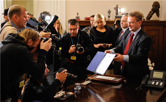 Tuerk raspustio parlament i raspisao izbore                                                                                                                                                                                                     