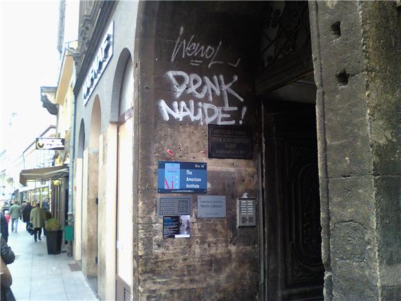 Zagreb: vandali uništili dvojezičan natpis SDF-a                                                                                                                                                                                                