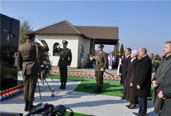  Bogdanovcima otkriveno spomen obilježje žrtvama agresije 1991                                                                                                                                                                                  