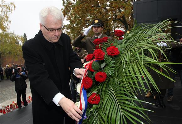 Visoka izaslanstva položila vijence na Mirogoju                                                                                                                                                                                                 