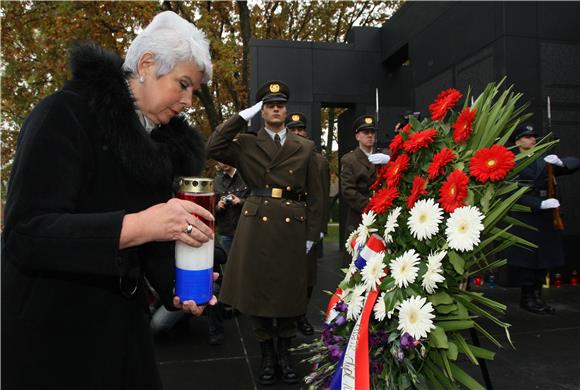 Visoka izaslanstva položila vijence na Mirogoju                                                                                                                                                                                                 