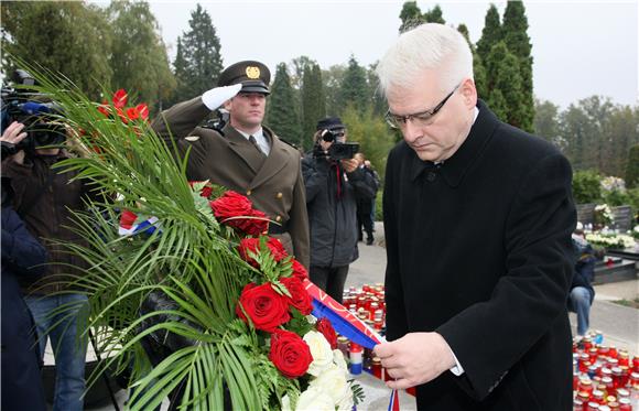 Visoka izaslanstva položila vijence na Mirogoju                                                                                                                                                                                                 