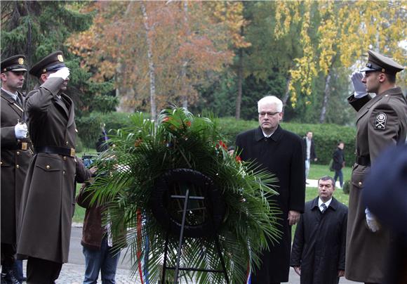 Visoka izaslanstva položila vijence na Mirogoju                                                                                                                                                                                                 