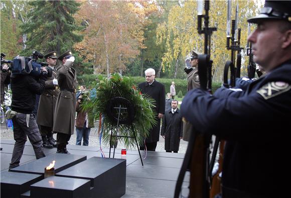 Visoka izaslanstva položila vijence na Mirogoju                                                                                                                                                                                                 