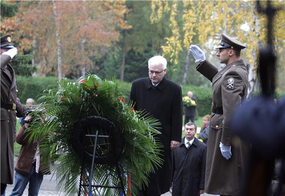 Visoka izaslanstva položila vijence na Mirogoju                                                                                                                                                                                                 