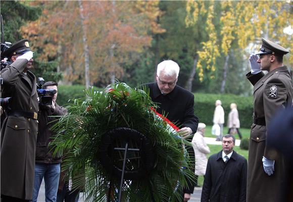 Visoka izaslanstva položila vijence na Mirogoju                                                                                                                                                                                                 