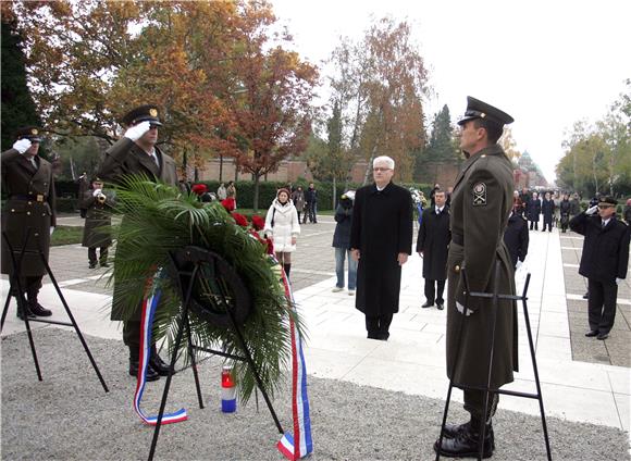 Visoka izaslanstva položila vijence na Mirogoju                                                                                                                                                                                                 