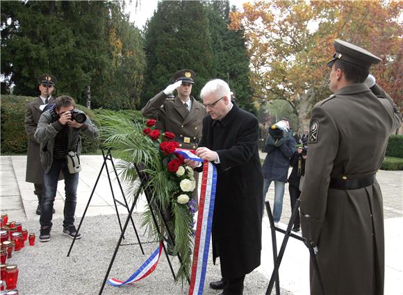 Visoka izaslanstva položila vijence na Mirogoju                                                                                                                                                                                                 