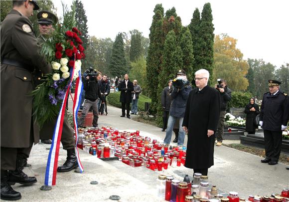 Visoka izaslanstva položila vijence na Mirogoju                                                                                                                                                                                                 