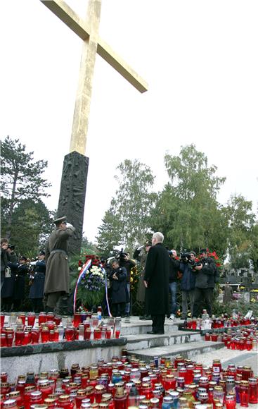 Visoka izaslanstva položila vijence na Mirogoju                                                                                                                                                                                                 