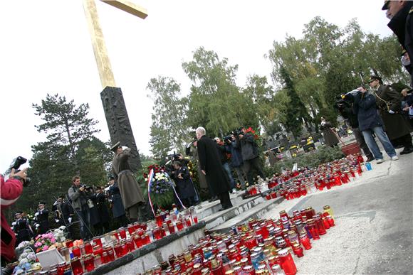 Visoka izaslanstva položila vijence na Mirogoju                                                                                                                                                                                                 