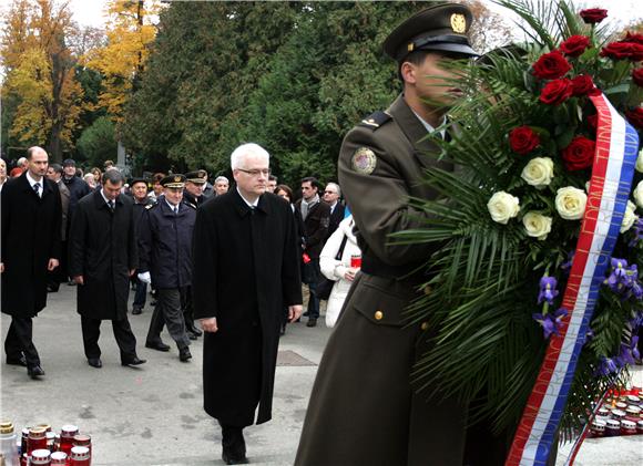 Visoka izaslanstva položila vijence na Mirogoju                                                                                                                                                                                                 