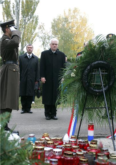 Visoka izaslanstva položila vijence na Mirogoju                                                                                                                                                                                                 