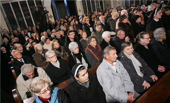 Kardinal Bozanić predvodio euharistijsko slavlje na Mirogoju                                                                                                                                                                                    