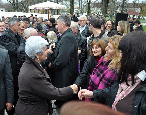 U Otočcu otkriven spomenik poginulim braniteljima                                                                                                                                                                                               