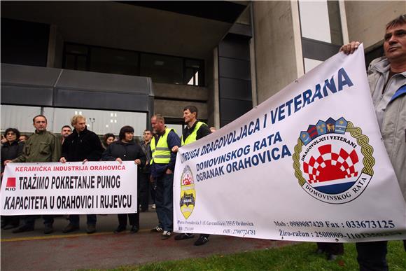 Prosvjed bivših radnika KIO Keramike u Zagrebu                                                                                                                                                                                                  