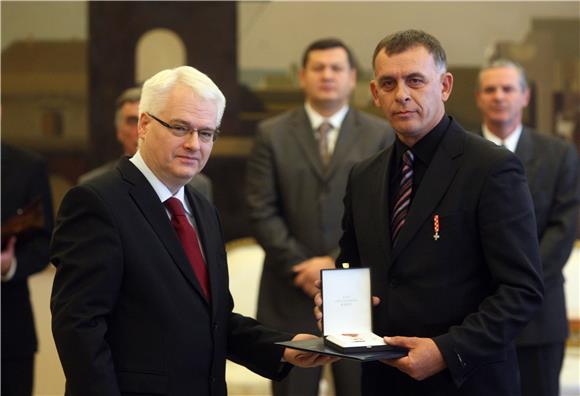 Josipović primio izaslanstvo 142. brigade                                                                                                                                                                                                       