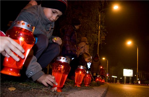 U Osijeku upaljene svijeće sjećanja za Vukovar                                                                                                                                                                                                  